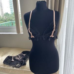 Victoria's Secret Size 34 B VERY SEXY Bralette Black Chantilly Lace Pink Ribbon